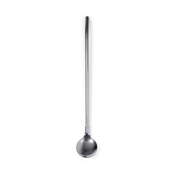 Práctico agitador con pajita en acero inox. Con diseño elegante y funcional, este accesorio es esencial para bebidas frías o calientes. Pajita integrada que permite absorber con facilidad y en el extremo inferior una práctica cucharilla. Presentado en una bolsa individual.