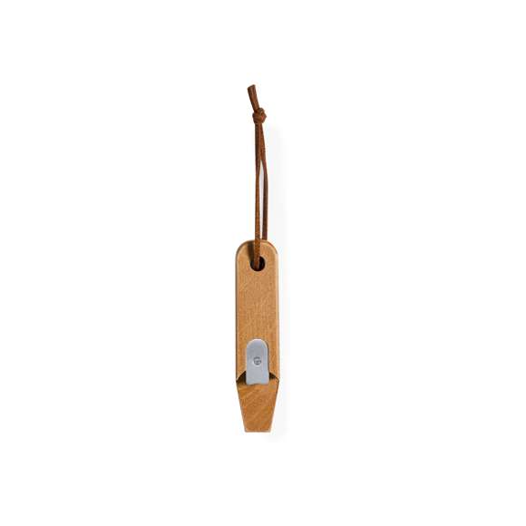 Original abridor de botellas en madera. Diseño ecológico fabricado en suave madera natural con pestaña metálica para una sujeción firme de la chapa, con práctico cordón para engancharlo cómodamente. Presentado en una caja de diseño kraft.