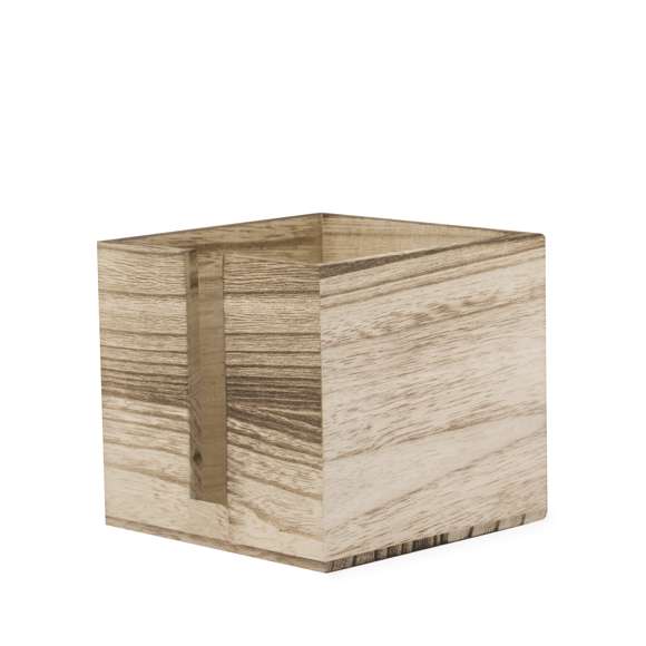 Práctico servilletero fabricado en madera. De diseño industrial, fabricado en suave madera natural con ranura en un lateral para poder coger las servillas con facilidad. Presentado en caja de diseño kraft.