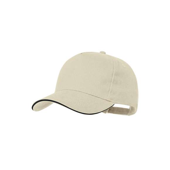 Gorra de 5 paneles en material 100% algodón peinado de 250g/m2. En variada gama de vivos colores, con sandwich en color y acolchado en visera. Orificios de ventilación bordados y cierre ajustable de hebilla.