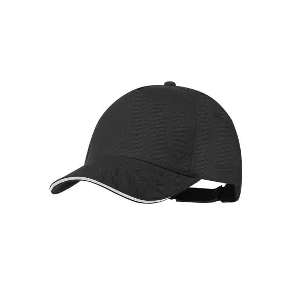 Gorra de 5 paneles en material poliéster RPET. En variada gama de vivos colores, con sandwich en color y acolchado en visera. Orificios de ventilación bordados y cierre ajustable de velcro. Con etiqueta distintiva RPET. El material RPET se elabora a partir de plástico reciclado, para así fomentar la reutilización de residuos plásticos y ayudar a la sostenibilidad del planeta.