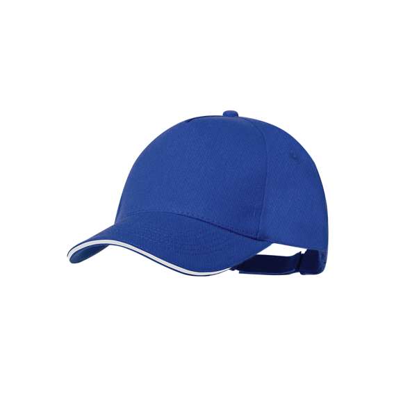 Gorra de 5 paneles en material poliéster RPET. En variada gama de vivos colores, con sandwich en color y acolchado en visera. Orificios de ventilación bordados y cierre ajustable de velcro. Con etiqueta distintiva RPET. El material RPET se elabora a partir de plástico reciclado, para así fomentar la reutilización de residuos plásticos y ayudar a la sostenibilidad del planeta.