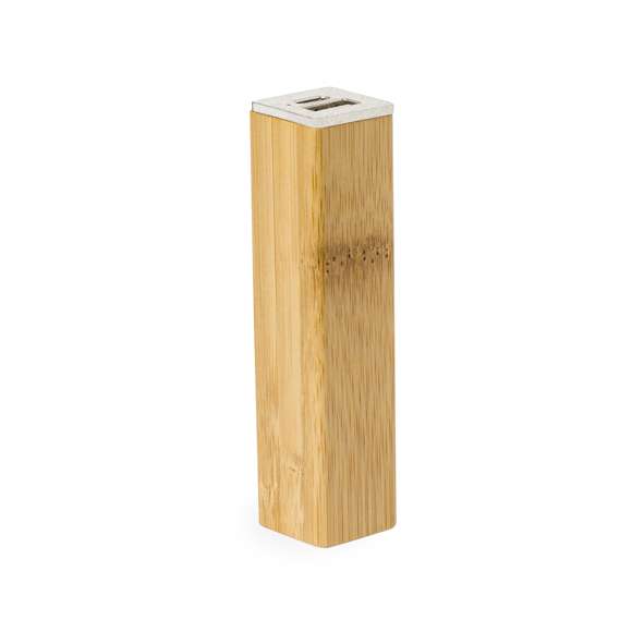 Batería auxiliar externa fabricada en bambú, con capacidad de carga de 2.200 mAh. Fácil de transportar gracias a su reducido tamaño, con salida y entrada USB y Tipo C. Especialmente diseñada para marcaje en láser. Incluye cable Micro USB y se presenta en una atractiva caja de diseño. Disponible manual de instrucciones en español e inglés.Materiales como el bambú fomentan la utilización de materias primas naturales, reduciendo las emisiones contaminantes. Proviene de una planta de gran resistencia y versatilidad, con crecimiento y regeneración rápidos, siendo una excelente alternativa al uso de madera tradicional.Las capacidades mostradas en todas nuestras baterías auxiliares externas son reales, incorporando todas ellas baterías de grado A y no recicladas, con una vida útil de al menos 500 ciclos de carga y según normativa CE. Además, están fabricadas conforme a los estándares RoHS y en cumplimiento con los siguientes requisitos de seguridad:Sistema de protección contra sobrecarga del power bank. Sistema de protección contra descarga completa que proporciona una mayor durabilidad del power bank. Sistema de bloqueo para evitar cortocircuitos. Sistema de transferencia de carga constante, acorde con la capacidad del dispositivo de destino.4000 mAh. Salida USB. Entrada Micro USB