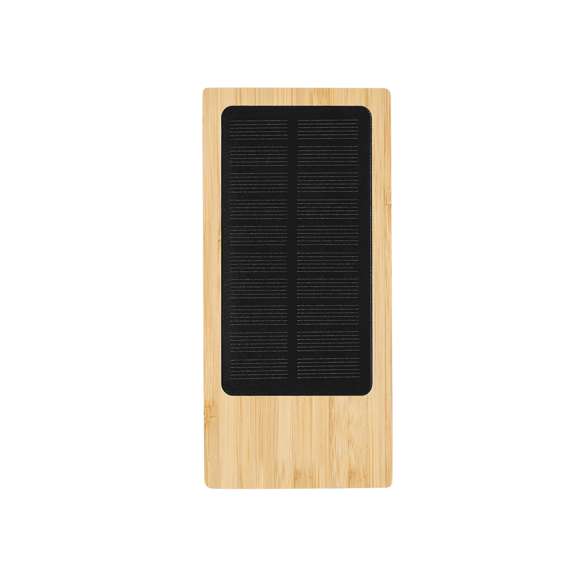 Batería auxiliar externa de recarga solar y 4.000 mAh de capacidad de carga. Fabricada en bambú, con conector de entrada/salida Tipo C y 2 salidas USB. Presentada en caja individual de diseño kraft. Disponible manual de instrucciones en español e inglés.Las capacidades mostradas en todas nuestras baterías auxiliares externas son reales, incorporando todas ellas baterías de grado A y no recicladas, con una vida útil de al menos 500 ciclos de carga y según normativa CE. Además, están fabricadas conforme a los estándares RoHS y en cumplimiento con los siguientes requisitos de seguridad:Sistema de protección contra sobrecarga del power bank.Sistema de protección contra descarga completa que proporciona una mayor durabilidad del power bank.Sistema de bloqueo para evitar cortocircuitos.Sistema de transferencia de carga constante, acorde con la capacidad del dispositivo de destino.