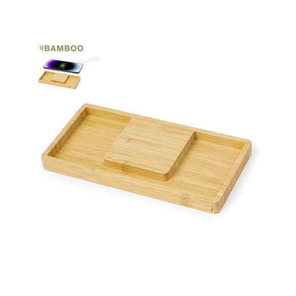 Cargador organizador inalámbrico 15W fabricado en bambú. Con función soporte para smartphone y compartimentos extra para objetos, compatible con dispositivos equipados con tecnología de carga inalámbrica. Amplia superficie de marcaje y presentado en caja individual de diseño kraft. Disponible manual de instrucciones en español e inglés.Materiales como el bambú fomentan la utilización de materias primas naturales, reduciendo las emisiones contaminantes. Proviene de una planta de gran resistencia y versatilidad, con crecimiento y regeneración rápidos, siendo una excelente alternativa al uso de madera tradicional.Fabricado conforme a los estándares RoHS y en cumplimiento con los siguientes requisitos de seguridad:Sistema de protección contra sobrecalentamiento.Sistema de protección contra sobrecarga.Sistema de bloqueo para evitar cortocircuitos.