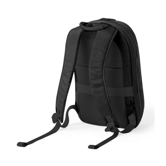 Mochila fabricada en resistente poliéster, dotada de cierre de cremallera de doble tirador y un bolsillo frontal. En su interior, dispone de compartimento acolchado para portátil hasta 15 pulgadas y compartimento para tablet de hasta 10 pulgadas. En el exterior, cuenta con un bolsillo frontal de acceso rápido y otro oculto en la espalda acolchada para guardar objetos de valor, incorporando una cinta para fijarla a las maletas. Sus esquinas reforzadas aportan durabilidad, e incluye asa de transporte, con elegantes accesorios en tono negro. Las cintas de hombros y la espalda son acolchadas y ajustables para mayor comodidad. Presentado en una bolsa individual reciclada.