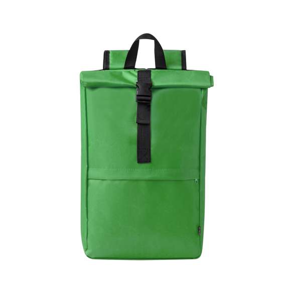 Mochila fabricada en resistente 600D RPET. Cuenta con un bolsillo principal que se cierra mediante hebilla y un bolsillo frontal adicional con cierre de cremallera. Las cintas para los hombros son acolchadas y ajustables. Logotipo RPET en la etiqueta exterior. Disponible en una variada gama de colores, con accesorios en negro. Presentada individualmente en bolsa reciclada.El material RPET se elabora a partir de plástico reciclado, para así fomentar la reutilización de residuos plásticos y ayudar a la sostenibilidad del planeta.
