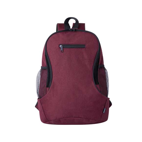 Mochila en resistente 300D RPET. Bolsillo principal y bolsillo frontal con cierre de cremallera. Cintas acolchadas ajustables para hombro y bolsillos de rejilla laterales. Logotipo RPET en etiqueta exterior. Disponible en variada gama de colores con accesorios en negro y embolsada individualmente en bolsa reciclada. El material RPET se elabora a partir de plástico reciclado, para así fomentar la reutilización de residuos plásticos y ayudar a la sostenibilidad del planeta.