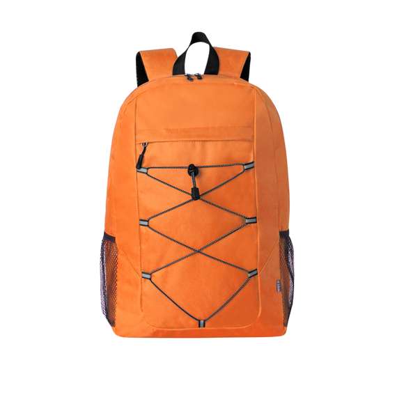 Mochila confeccionada en resistente 600D RPET. Cuenta con un bolsillo principal con cierre de cremallera, y doble tirador. Las cintas para los hombros son acolchadas y ajustables. Presenta bolsillos de rejilla en los laterales, así como cuerda elástica ajustable en el frontal. Disponible en una variada gama de colores con accesorios en negro, se presenta de manera individual en una bolsa reciclada. Logotipo RPET en etiqueta exterior.El material RPET se elabora a partir de plástico reciclado, para así fomentar la reutilización de residuos plásticos y ayudar a la sostenibilidad del planeta.