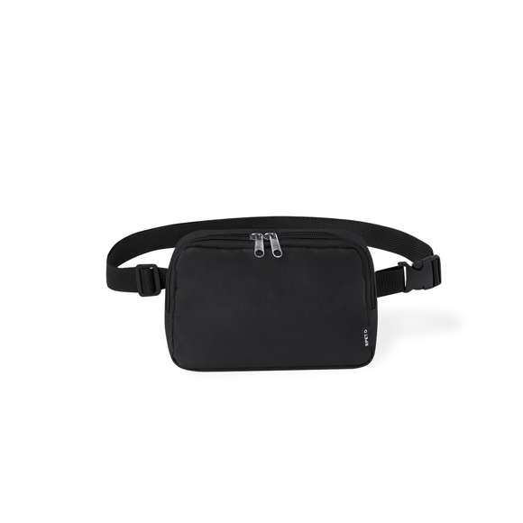 Riñonera de diseño rectangular fabricada en poliéster RPET 600D. Cuenta con un bolsillo central cierre de cremallera, con doble tirador, y cinta ajustable con cierre de hebilla. Además incluye etiqueta distintiva de RPET y viene presentada individualmente en bolsa reciclada.El material RPET se elabora a partir de plástico reciclado, para así fomentar la reutilización de residuos plásticos y ayudar a la sostenibilidad del planeta.