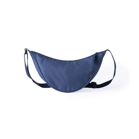 Riñonera de diseño estilizado fabricada en poliéster RPET 600D. Cuenta con un bolsillo central de cierre cremallera, con doble tirador y cinta ajustable. Además, incluye etiqueta distintiva de RPET. Disponible en una variada gama de colores. Presentada en bolsa reciclada.El material RPET se elabora a partir de plástico reciclado, para así fomentar la reutilización de residuos plásticos y ayudar a la sostenibilidad del planeta.