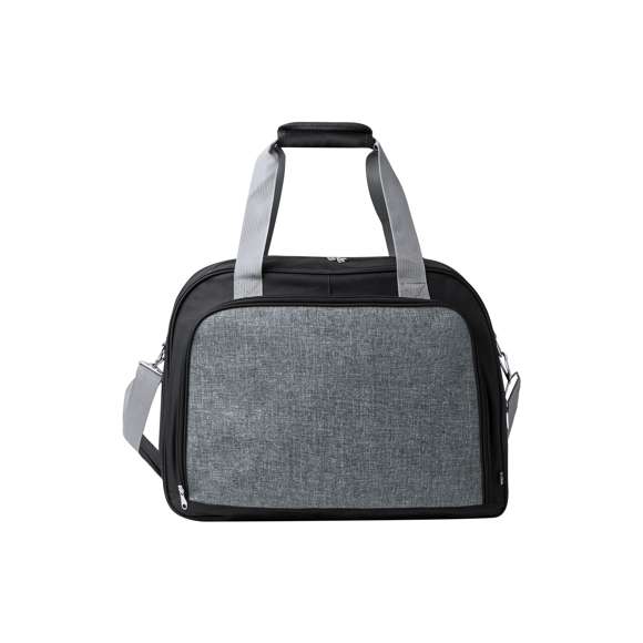 Bolso de gran capacidad fabricado en resistente RPET 600D. Cuenta con cierre de cremallera de doble asa de mano con cierre de velcro, y un bolsillo frontal con cierre de cremallera. Dispone de asa ajustable para un cómodo transporte con enganche y doble asa con cierre de velcro. Disponible en varios colores. Incluye etiqueta distintiva de RPET. Presentado en una bolsa individual reciclada.El material RPET se elabora a partir de plástico reciclado, para así fomentar la reutilización de residuos plásticos y ayudar a la sostenibilidad del planeta.