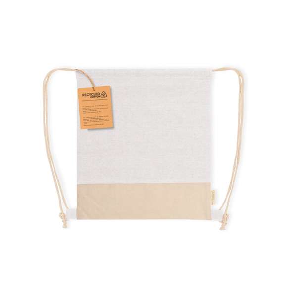 Mochila de cuerdas confeccionada en material 100% algodón reciclado de 120 g/m2. Las cuerdas de autocierre también están fabricadas en algodón con argollas de tela. La base presenta un color natural a juego con las cuerdas, con el logotipo eco visible en la etiqueta lateral. Disponible en una variada gama de colores nature. Resistencia hasta 6kg de peso.