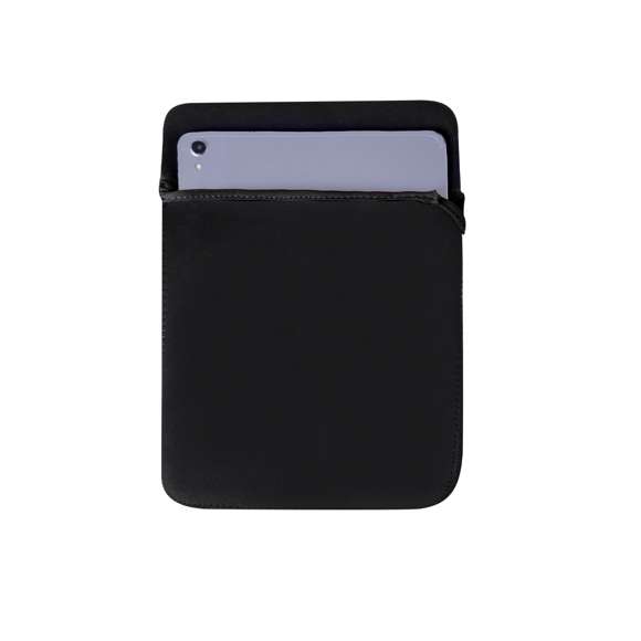 Práctica funda de tablet fabricada en soft shell. Capacidad para una tablet máximo de 10 pulgadas en color negro.