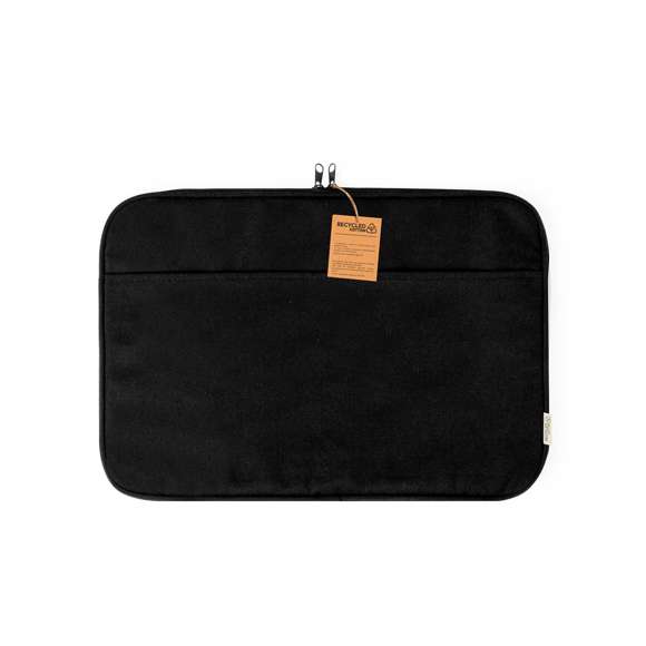 Útil funda de ordenador portátil hecha en algodón reciclado. Compartimento principal acolchado de hasta 14 pulgadas fabricado en algodón 100% reciclado, con etiqueta distintiva. Disponible en elegantes colores y presentado en una bolsa individual reciclada. Elaborado con elementos vegetales para así fomentar la utilización de materias primas naturales y reducir las emisiones contaminantes.