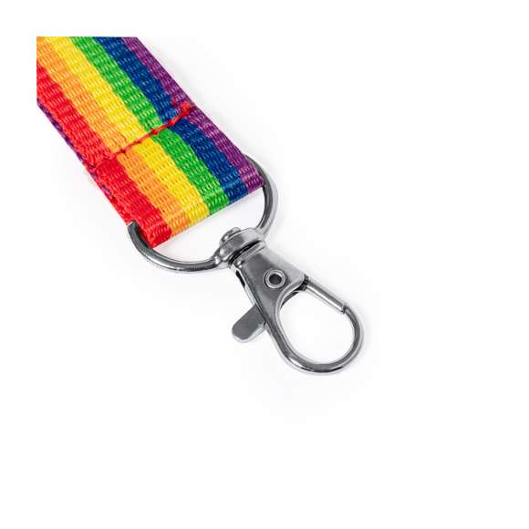 Lanyard Rainbow multicolor, fabricado en suave poliéster. Con mosquetón metálico giratorio y accesorio de seguridad en el cuello. Todo un orgullo de lanyard.