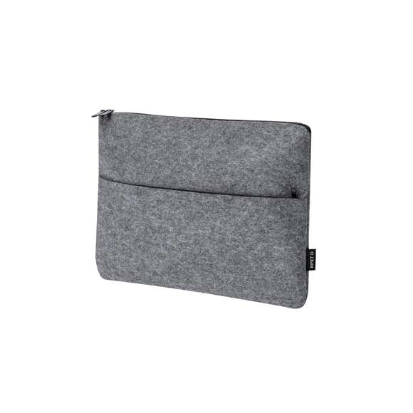 Funda para ordenador portátil fabricada en fieltro RPET. Bolsillo principal acolchado con cierre de cremallera, para portátiles de hasta 15 pulgadas, y bolsillo frontal para objetos más pequeños. Logotipo RPET en etiqueta. El fieltro RPET es fruto de la combinación del proceso de reciclaje de materiales plásticos junto con la técnica milenaria de fabricación del fieltro, dando como resultado un material de eco-tendencia que, además de ser de origen reciclado, también se convierte en reciclable.