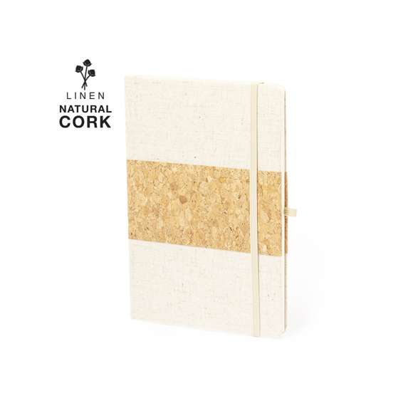 Bloc de notas de tapas exteriores confeccionadas en corcho y lino. De tapas rígidas, con soporte para bolígrafo, marcapáginas y 80 hojas lisas color natural. Presentado en bolsa individual. Elaborado con elementos vegetales para así fomentar la utilización de materias primas naturales y reducir las emisiones contaminantes.