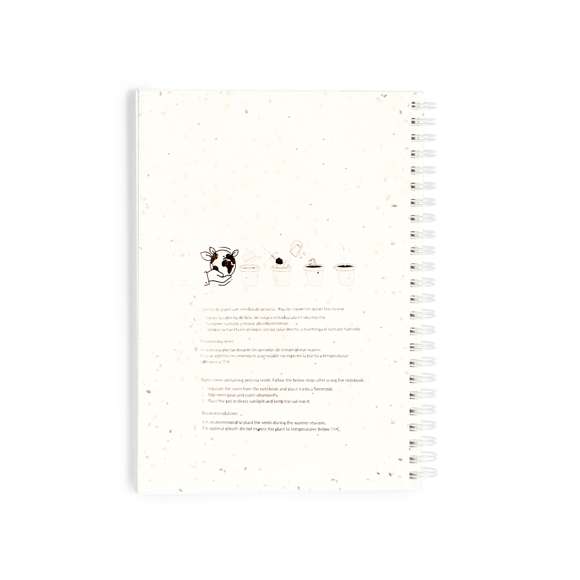 Libreta de anillas con tapas blandas fabricadas en papel de semilla. Con 80 hojas blancas lisas. Las cubiertas incluyen semillas de petunia, convirtiéndolo en papel plantable al final de su vida útil. Incluye instrucciones de plantado en la cubierta trasera y se presenta en una bolsa individual de papel reciclado.
