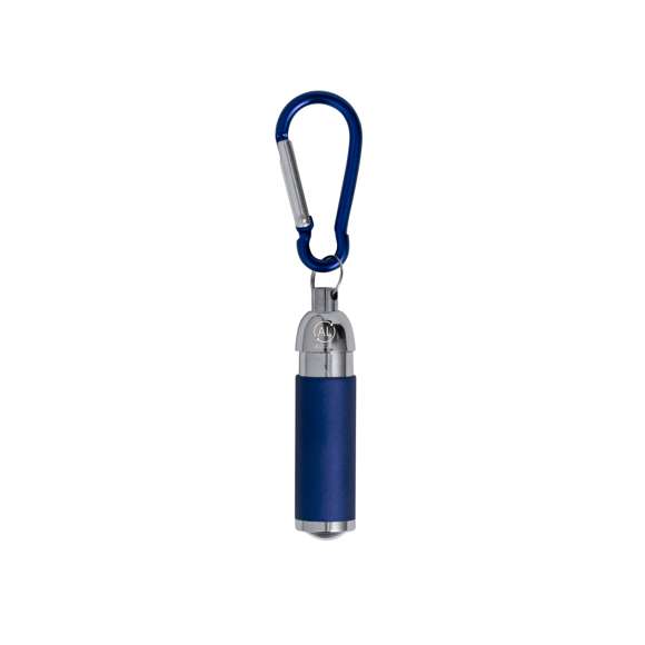 Llavero linterna con cuerpo fabricado en Aluminio Reciclado. Equipado con 1 LED de potencia, funciona con pilas de botón incluidas y cuenta con un enganche en forma de mosquetón del mismo color. Incluye logotipo Aluminio Reciclado en un lateral y está disponible en una variada gama de colores. Presentado en caja de diseño kraft.El Aluminio Reciclado es un material con posibilidades de reciclaje casi infinitas, sin perder sus propiedades originales y consumiendo menos energía en este proceso.Certificación GRS (Global Recycled Standard / Estándar de Reciclaje Global), que garantiza el origen reciclado del material usado para fabricar el producto.