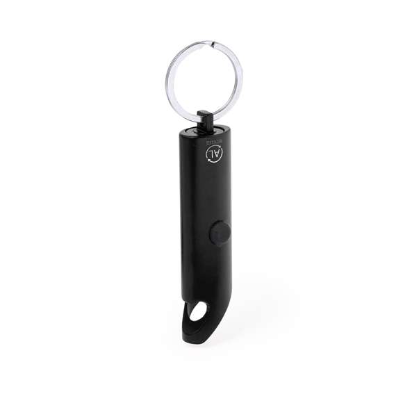 Resistente llavero abridor fabricado en Aluminio Reciclado. Este práctico accesorio cuenta con 3 luces LEDs alimentadas por pilas de botón incluidas. Su diseño incluye un abridor, ofreciendo versatilidad en un solo dispositivo. Incluye logotipo Aluminio Reciclado en un lateral y está disponible en una variada gama de colores. Presentada en caja de diseño kraft.El Aluminio Reciclado es un material con posibilidades de reciclaje casi infinitas, sin perder sus propiedades originales y consumiendo menos energía en este proceso.Certificación GRS (Global Recycled Standard / Estándar de Reciclaje Global), que garantiza el origen reciclado del material usado para fabricar el producto.