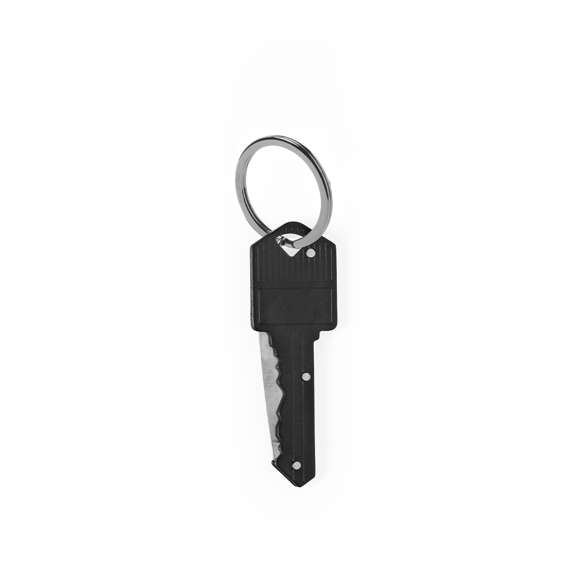 Distinguida navaja en forma de llave fabricada en aluminio y acero inox. Con anilla para llavero y hoja plegable. Presentada individualmente en caja kraft.