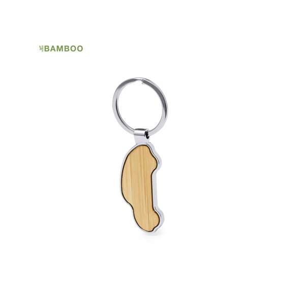 Elegante llavero fabricado en bambú y metal cromado en forma de coche. Con amplia superficie de marcaje y especialmente diseñado para grabado a láser. Presentado en bolsa de papel reciclada.Materiales como el bambú fomentan la utilización de materias primas naturales, reduciendo las emisiones contaminantes. Proviene de una planta de gran resistencia y versatilidad, con crecimiento y regeneración rápidos, siendo una excelente alternativa al uso de madera tradicional.