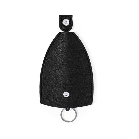 Original llavero-funda de polipiel para llevar siempre las llaves protegidas. Con mecanismo de guardado tirando del cordón y cierre de corchete. Disponible en variada gama de colores y presentado individualmente en bolsa de papel reciclado.