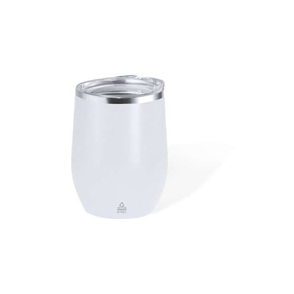 Vaso térmico fabricado en acero inox reciclado, con doble pared y 340 ml de capacidad. Incluye tapa transparente con cierre a presión y dosificador. Es ideal para tener en tu escritorio, mesa o en cualquier superficie donde disfrutar tranquilamente de tu bebida favorita. Con logotipo Acero Inox Reciclado. El acero es uno de los materiales más demandados y que puede encontrarse casi en todas partes, desde productos de uso diario a grandes construcciones. Con innumerables propiedades, entre las que cabe destacar la durabilidad y su alto grado de reutilización, convirtiéndolo en una alternativa muy valorada en soluciones de sostenibilidad. Debidamente tratado, permite obtener nuevos recursos de infinita utilización.