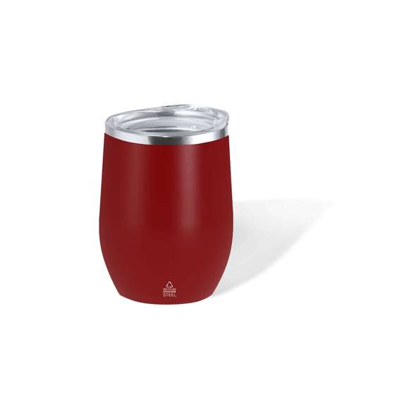 Vaso térmico fabricado en acero inox reciclado, con doble pared y 340 ml de capacidad. Incluye tapa transparente con cierre a presión y dosificador. Es ideal para tener en tu escritorio, mesa o en cualquier superficie donde disfrutar tranquilamente de tu bebida favorita. Con logotipo Acero Inox Reciclado. El acero es uno de los materiales más demandados y que puede encontrarse casi en todas partes, desde productos de uso diario a grandes construcciones. Con innumerables propiedades, entre las que cabe destacar la durabilidad y su alto grado de reutilización, convirtiéndolo en una alternativa muy valorada en soluciones de sostenibilidad. Debidamente tratado, permite obtener nuevos recursos de infinita utilización.