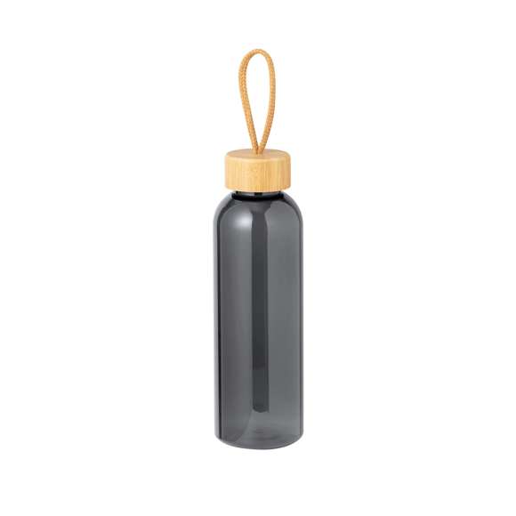 Bidón fabricado en RPET de 650 ml de capacidad, libre de BPA. Tapón a rosca en bambú, con cordón de transporte trenzado. Disponible en variada gama de colores. Presentado individualmente en bolsa de papel.