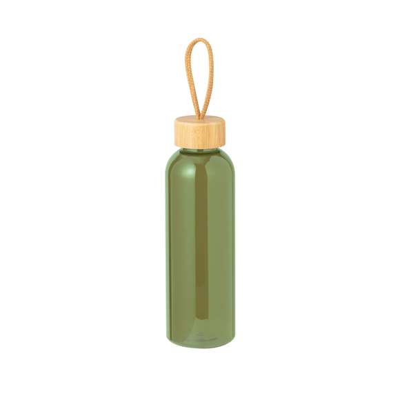 Bidón fabricado en RPET de 650 ml de capacidad, libre de BPA. Tapón a rosca en bambú, con cordón de transporte trenzado. Disponible en variada gama de colores. Presentado individualmente en bolsa de papel.