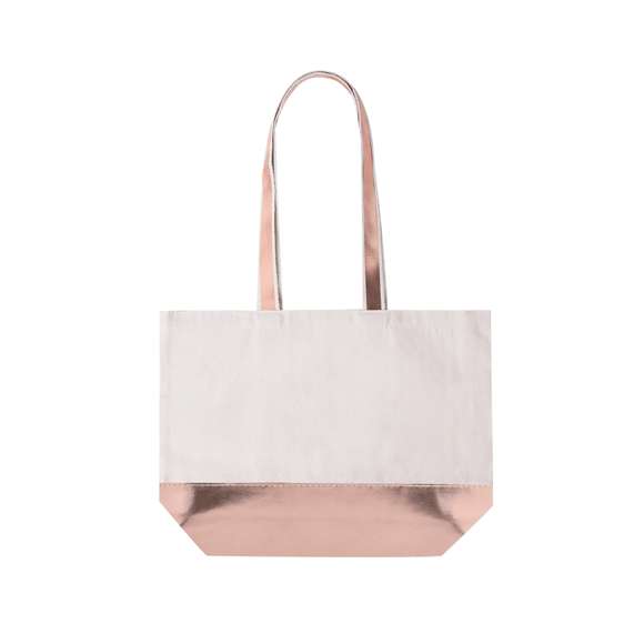 Bolsa en material 100% algodón reciclado de 220 g/m2 en combinación con polipiel metalizada. Con fuelle y asas largas de 70cm, disponibles en dorado, plateado y oro rosa, con base a juego. Resistencia hasta 8 kg de peso.