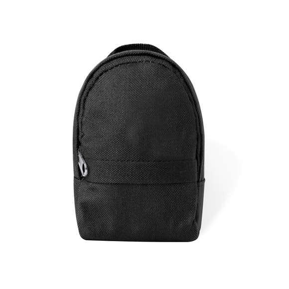 Original monedero en forma de mochila, con bolsillo de cierre de cremallera, cintas y con práctico mosquetón para poder enganchar fácilmente. Fabricado en resistente poliéster 600D y disponible en varios colores.