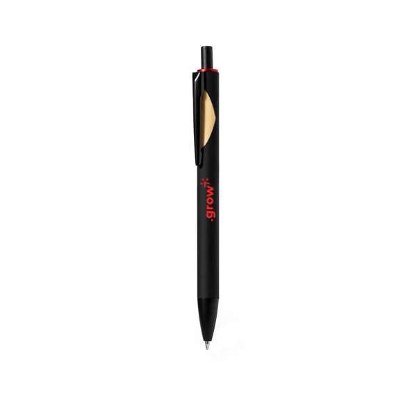 Bolígrafo de mecanismo pulsador con cuerpo de acabado sólido en color negro y detalle superior en variada gama de colores. Clip metálico en color negro con detalle en bambú. Especialmente diseñado para marcaje en láser y con un recubrimiento exterior especial para que tu publicidad quede perfectamente grabada y a juego. En tinta azul. Presentado en bolsa individual reciclada.Materiales como el bambú fomentan la utilización de materias primas naturales, reduciendo las emisiones contaminantes. Proviene de una planta de gran resistencia y versatilidad, con crecimiento y regeneración rápidos, siendo una excelente alternativa al uso de madera tradicional.