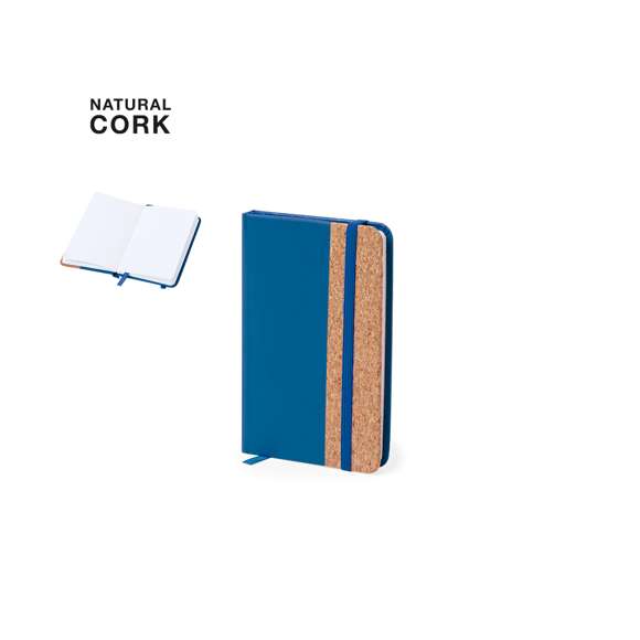 Bloc de notas con tapas rígidas elaboradas con suave corcho. Incluye 80 hojas lisas con elástico de sujeción y marcapáginas de tela a juego. Disponible en amplia gama de colores, con tacto exterior en combinación de corcho natural y polipiel. Presentado en bolsa individual. Elaborado con elementos vegetales para así fomentar la utilización de materias primas naturales y reducir las emisiones contaminantes.