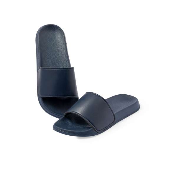 Par de chanclas fabricadas en EVA y PU. Suela hecha de resistente EVA para una alta durabilidad y tira de empeine ergonómica fabricada en PVC a juego. Disponibles en una variada gama de colores vibrantes adaptándose a cualquier estilo. Tallas 36-37, 38-39, 40-41, 42-43 y 44-45. Cada par presentado en bolsa reciclada.