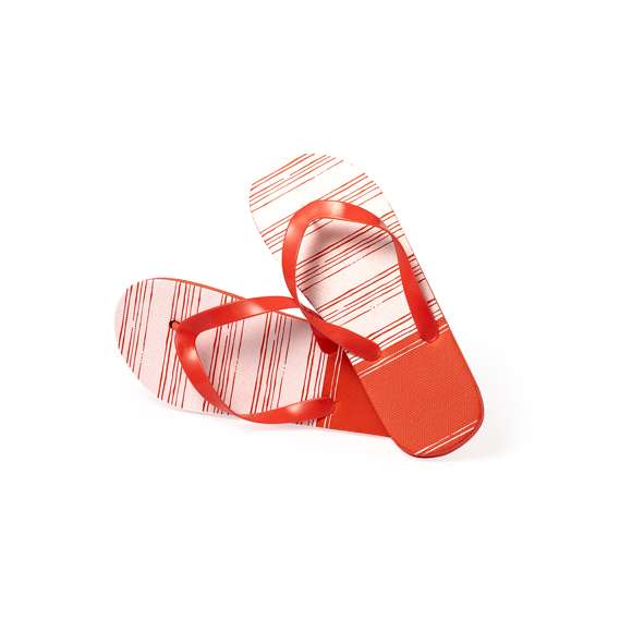 Par de chanclas fabricadas en EVA y PVC. Suela hecha de resistente EVA para una alta durabilidad, con atractivo diseño bicolor, y tiras ergonómicas fabricadas en PVC a juego. Disponibles en una variada gama de colores vibrantes con diseño en blanco adaptándose a cualquier estilo. Tallas 36-38 y 42-44. Cada par presentado en bolsa reciclada.