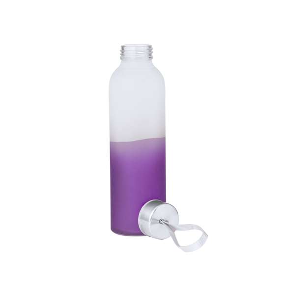 Bidón de cristal y acero inox con 500 ml de capacidad. Original diseño degradado de color blanco translúcido a diversos colores mate. Tapón de rosca con sellado perfecto con correa para su fácil transporte. Presentado individualmente en caja de diseño kraft.