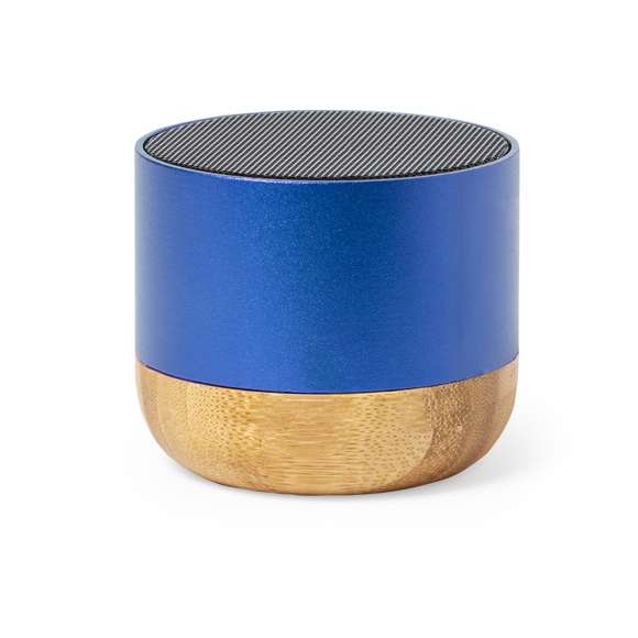 Altavoz eco fabricado en combinación de carcasa de Aluminio Reciclado y base de bambú. Con conexión Bluetooth y 3W de potencia. Batería de litio de 300mAh y logotipo Aluminio Reciclado. Presentado en caja individual de diseño kraft, con manual de instrucciones disponible en español e inglés.El Aluminio Reciclado es un material con posibilidades de reciclaje casi infinitas, sin perder sus propiedades originales y consumiendo menos energía en este proceso.Certificación GRS (Global Recycled Standard / Estándar de Reciclaje Global), que garantiza el origen reciclado del material usado para fabricar el producto.