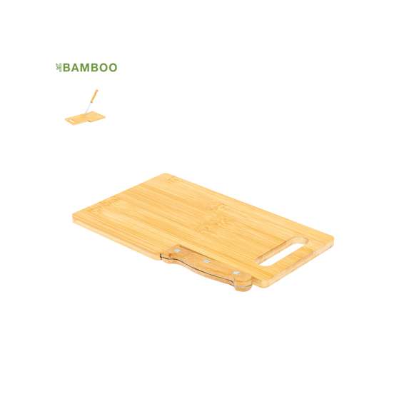 Tabla de cocina fabricada en bambú, acompañada de un cuchillo de sierra. Cuenta con una asa troquelada para un fácil manejo y un compartimento para guardar el cuchillo en la tabla. Cuchillo hecho con mango en bambú y hoja de acero inox. Presentado en caja de diseño kraft.Materiales como el bambú fomentan la utilización de materias primas naturales, reduciendo las emisiones contaminantes. Proviene de una planta de gran resistencia y versatilidad, con crecimiento y regeneración rápidos, siendo una excelente alternativa al uso de madera tradicional.