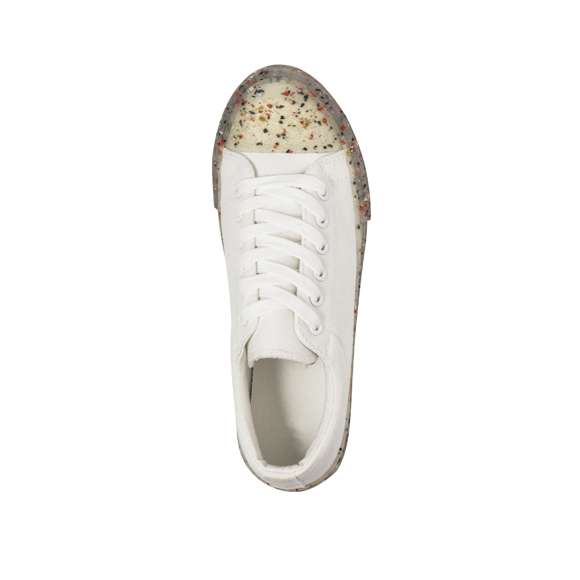 Distinguidas zapatillas confeccionadas en canvas y TPR transparente. Fusión de moda y confort, estas zapatillas ofrecen un estilo contemporáneo con detalles en color que destacan en la suela. Fabricadas en canvas de alta calidad, brindan transpirabilidad y durabilidad, con cordones para un ajuste perfecto. La suela de TPR transparente agrega un toque moderno y ligero. Disponibles en tallas que van desde la 36 hasta la 46. Ya sea para un look casual o urbano aportan estilo y comodidad.