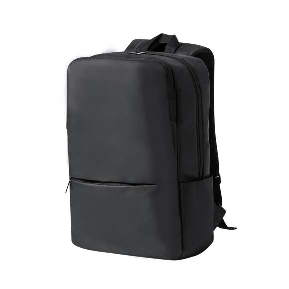 Mochila confeccionada en elegante polipiel De diseño urbano, que incorpora un bolsillo principal acolchado con doble cierre para tablet de hasta 10 pulgadas y portátil de hasta 15 pulgadas, así como un bolsillo segundario y un bolsillo frontal con cremallera. Las cintas de hombros y la espalda son acolchadas, ajustables y cuentan con una tela transpirable para disipar el calor. Además, incluye un accesorio para ajustarse al trolley y una práctica asa en la parte superior. Presentada en una bolsa individual reciclada.