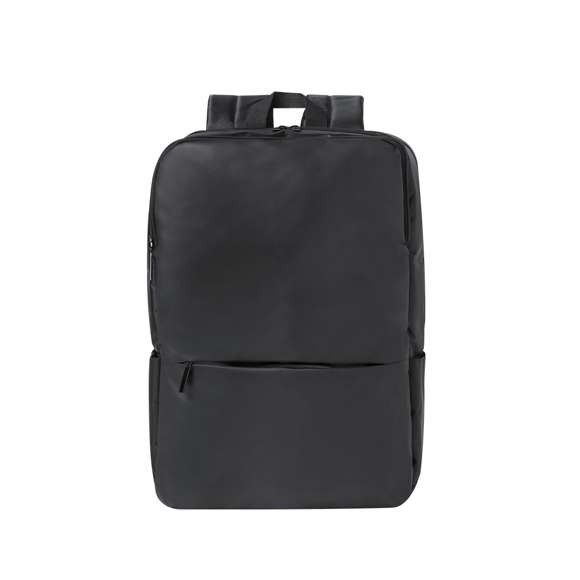 Mochila confeccionada en elegante polipiel De diseño urbano, que incorpora un bolsillo principal acolchado con doble cierre para tablet de hasta 10 pulgadas y portátil de hasta 15 pulgadas, así como un bolsillo segundario y un bolsillo frontal con cremallera. Las cintas de hombros y la espalda son acolchadas, ajustables y cuentan con una tela transpirable para disipar el calor. Además, incluye un accesorio para ajustarse al trolley y una práctica asa en la parte superior. Presentada en una bolsa individual reciclada.