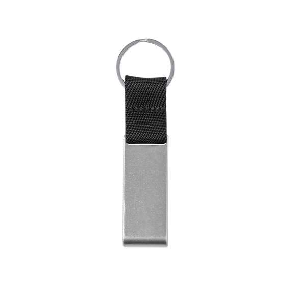Llavero soporte fabricado en Aluminio Reciclado, especialmente diseñado para smartphone y tablet. De acabado mate, con cinta en nylon de color negro e ideal para marcaje en láser. Disponible en amplia gama de colores, con logotipo Aluminio Reciclado grabado y presentado individualmente en bolsa reciclada. El Aluminio Reciclado es un material con posibilidades de reciclaje casi infinitas, sin perder sus propiedades originales y consumiendo menos energía en este proceso.Certificación GRS (Global RecycLED Standard / Estándar de Reciclaje Global), que garantiza el origen reciclado del material usado para fabricar el producto.