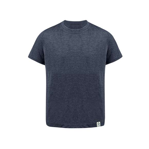 Camiseta para niño fabricada en material 60% algodón reciclado en combinación con RPET, tejido Single Jersey de 150g/m2. Disponible en variada gama de colores, con logotipo reciclado en etiqueta y en tallas 4-5, 6-8, 10-12.El material RPET se elabora a partir de plástico reciclado, para así fomentar la reutilización de residuos plásticos y ayudar a la sostenibilidad del planeta.