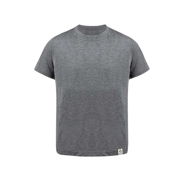 Camiseta para niño fabricada en material 60% algodón reciclado en combinación con RPET, tejido Single Jersey de 150g/m2. Disponible en variada gama de colores, con logotipo reciclado en etiqueta y en tallas 4-5, 6-8, 10-12.El material RPET se elabora a partir de plástico reciclado, para así fomentar la reutilización de residuos plásticos y ayudar a la sostenibilidad del planeta.