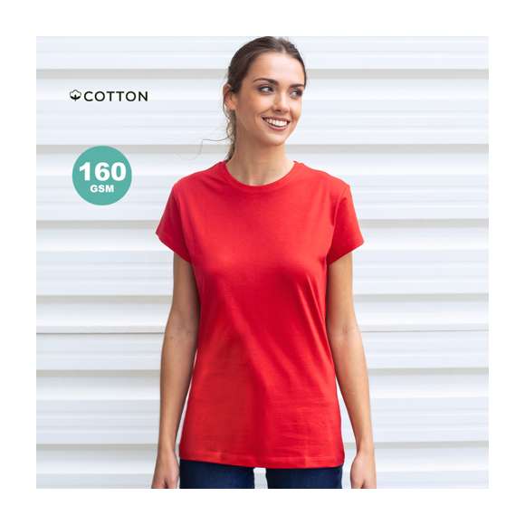 Camiseta de mujer. Confeccionada en 100% algodón peinado Ring Spun y estilo Single Jersey de 160g/m2. Tacto suave y corte moderno, con cosido lateral. Cuello redondo estrecho en canalé 2x2. Doble costura en dobladillo y mangas, para una mayor durabilidad y resistencia al uso intensivo. Disponible en amplia gama de colores de moda y en tallas S, M, L, XL y XXL.