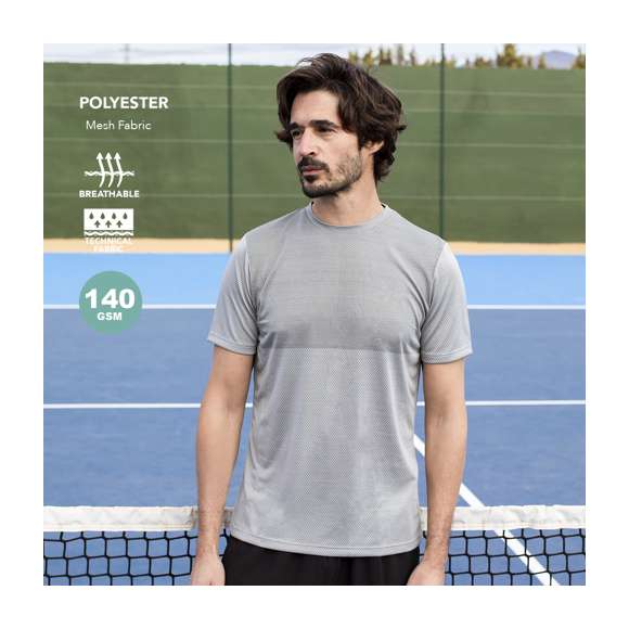 Camiseta técnica para adulto en 100% poliéster de 140g/m2. Fabricada en cómodo y suave tejido transpirable microperforado, con un ligero cambio de tonalidad entre la zona del pecho y el resto de la camiseta. De cuello redondo y en variada gama de colores. Disponible en tallas XS, S, M, L, XL, XXL.