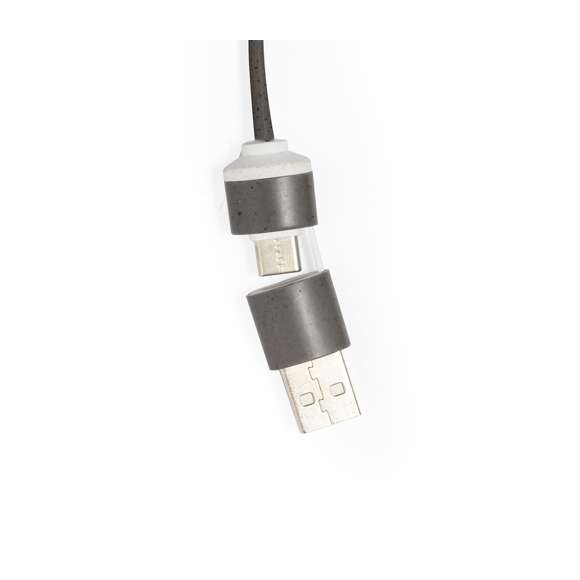 Puerto USB 2.0 fabricado en fibra de café. Con conexión dual USB/Tipo C y 3 puertos: uno con conexión Tipo C y 2 puertos USB. Con logotipo fibra de café y una amplia superficie de marcaje. Presentado en caja individual de diseño kraft.La fibra de café es una solución circular que se obtiene de la utilización de los residuos producidos en la obtención del café. Una alternativa sostenible que favorece la reducción del uso de plásticos, ahorrando energía en su proceso de fabricación y contribuyendo al cuidado del medio ambiente.